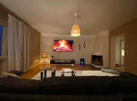 Fin lägenhet med 2 sovrum i Ljungaverk - Komfort med en mysig touch，位于Ljungaverk的酒店