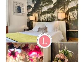 La Villa des Roses Gîte Chambres d'hôtes Piscine chauffée，位于吕松的酒店