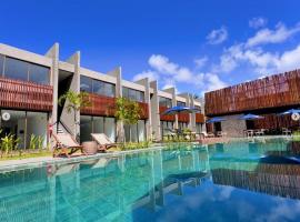 Lindo Apartamento em condomínio de frente para o mar - Villa Naluri B107，位于雅帕拉廷加的酒店