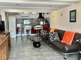 Chez BEN avec tout le confort clim wifi Netflix gratuit，位于卡斯特尔的酒店