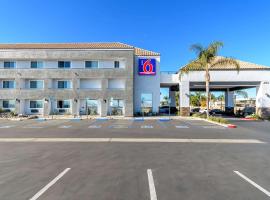 Studio 6 Suites Perris, CA，位于佩里斯的酒店