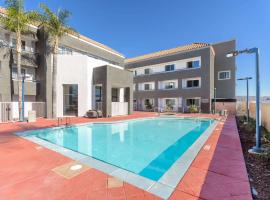 Studio 6 Suites Perris, CA，位于佩里斯的酒店