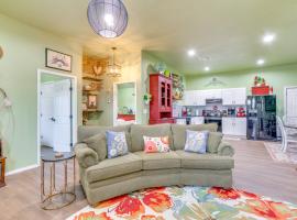 4 Mi to Lazy E Arena Horse Lovers Haven with Grill，位于加斯里的酒店