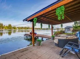 Lakefront Home with Fire Pit, Dock in Kent!