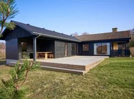 Beautiful Summer House Near The Water