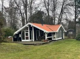 Nice Summer House Near The Water At Hundested