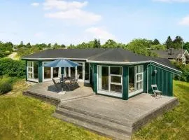 Scenic Summer House Near Quiet Lapping Waves