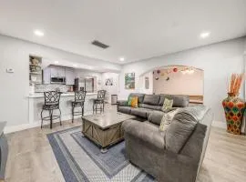 1 Mi to Lantana Municipal Beach: Oasis w/ Pool!