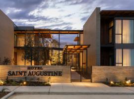 Hotel Saint Augustine，位于休斯顿的酒店