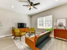 Near Shopping and Dining Pet-Friendly Dallas Apt!