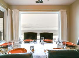 Lincoln City Condo Pool Access, Walk to Beach!，位于林肯市的Spa酒店