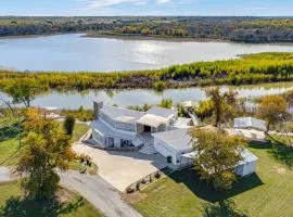 Lakefront Runaway Bay Retreat with Private Dock