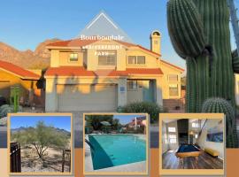 Private Home - Billiards, Mountain Views, Private Desert Access, HOA Pool & Spa, BBQ, at Lambert Park - Bourbondale，位于土桑的酒店