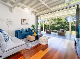 Strathfield Stylish 6br house with Pool Tennis，位于悉尼的酒店