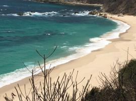 Double Bungalow With Partial Sea View, Full Kitchen，位于Cuatunalco的酒店