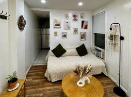 Next to Manhattan 2 Bedrooms Apartment - Subway 20 steps, Manhattan 1 Stop，位于Roosevelt Island的酒店