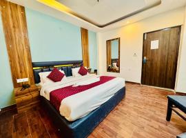 Royal Residency Inn - Manali，位于马拉里的酒店