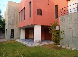 Villa-Safal Amrakunj，位于艾哈迈达巴德的酒店