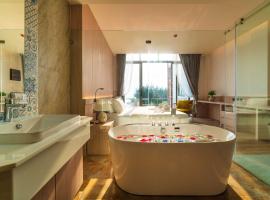 Koh Talu On Shore Hotel & Resort，位于邦沙潘的酒店