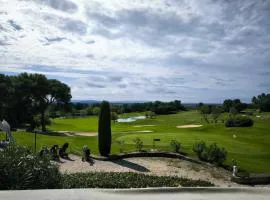 Appartement T2 magnifique vue sur golf avec climatisation avec piscine