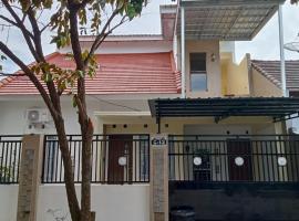 Cemara Guesthouse Mataram Lombok，位于马塔兰的酒店