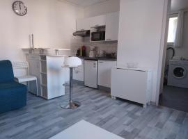 Studio 25 m2 centre Uriage，位于Saint-Martin-dʼUriage的酒店