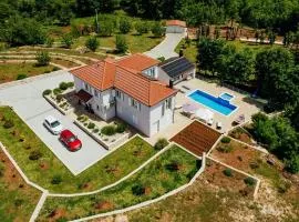Luxury villa La Perla with heated pool