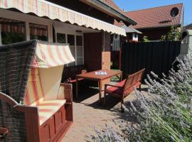 Ferienhaus kleiner Leuchtturm - Steuerbord Fehmarn Kopendorf - mit Garten und Terrasse，位于费马恩的酒店