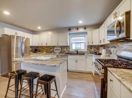 4 Mi to Lake Michigan East Chicago Home with Grill