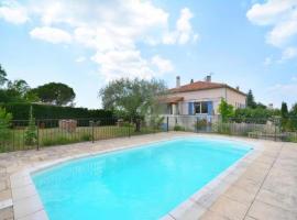 Villa en Luberon, Piscine, Parking gratuit，位于博尼约的酒店