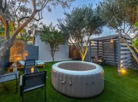 Hot Tub - 5 min to Beaches - Private Garden - Netflix