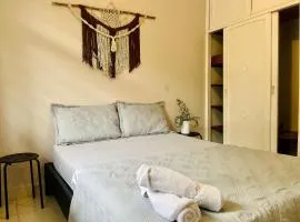 Luz natural con balcón privado a pasos de Cc Viva