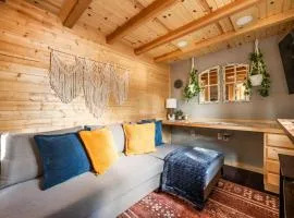 Luxury Glamping Tiny Haven, Firepit & Grill