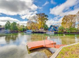 Weeki Wachee River Home on Main River by Park!，位于春丘的酒店