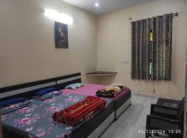 Brij Lok Dhaam 89792sham16956，位于马图拉的酒店