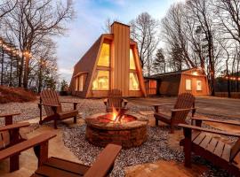 10 Min To Helen Hot Tub, Mtn Views, Game Room，位于克利夫兰的Spa酒店