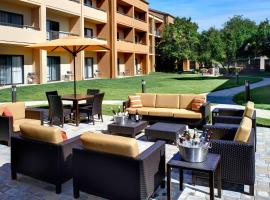 霍兰托莱多机场万怡酒店，位于赫兰德的酒店