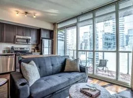 Stunning 1BR Condo in heart of downtown Toronto