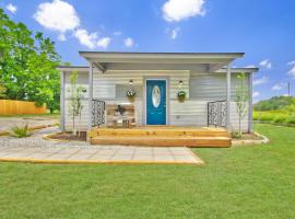 Blue Jay Getaway，位于Blanco的酒店