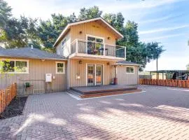 Near Hiking and Golf Cozy Cottage in Morgan Hill!