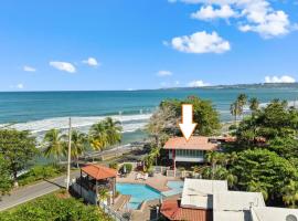 Beachfront Condo at Villarena Resort，位于阿瓜达的酒店