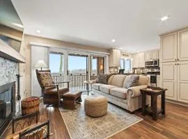 New, condo stunning Lake View