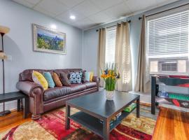 Updated Stoughton Apartment with Shared Yard!，位于斯托顿的酒店