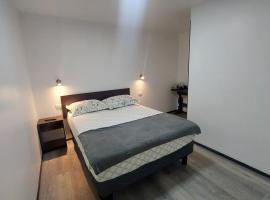 Pieza independiente con baño privado，位于洛斯安赫莱斯的酒店