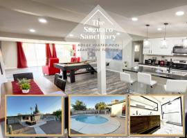 Private Home - Heated Pool, Billiards, Darts, Foosball, Fireplace, 5 Smart TVs, BBQ, Cotton Bedding - The Saguaro Sanctuary, Pool Heat Optional，位于土桑的酒店
