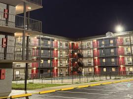 Ramadaby Wyndham KennerNew Orleans Airport South，位于肯纳的酒店