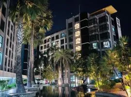 The private Paradise Two-bedroom condo Only women, shared accommodation