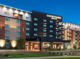 Courtyard by Marriott Mt. Pleasant at Central Michigan University，位于芒特普莱森特的带按摩浴缸的酒店