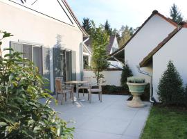 De Lindehoeve，位于Tessenderlo的酒店