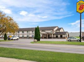 Super 8 by Wyndham Waverly